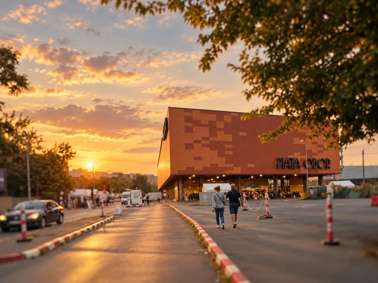 Piața Obor, intrare principală, seară