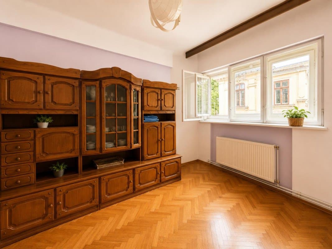 Birou cu mobilier lemn și parchet chevron