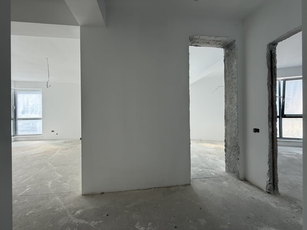 Interior nefinisat cu pereți despărțitori