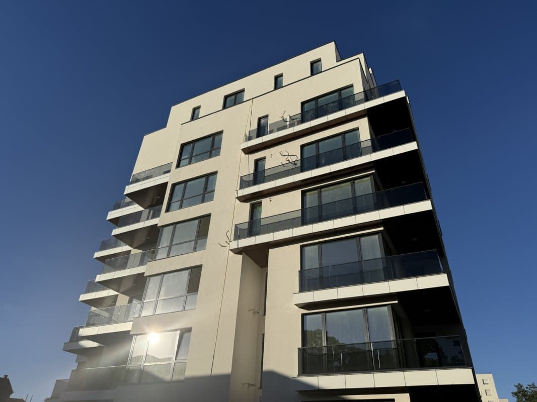 Apartament, 3 camere, Moșilor — Curte comună cu plantații și alei pavate