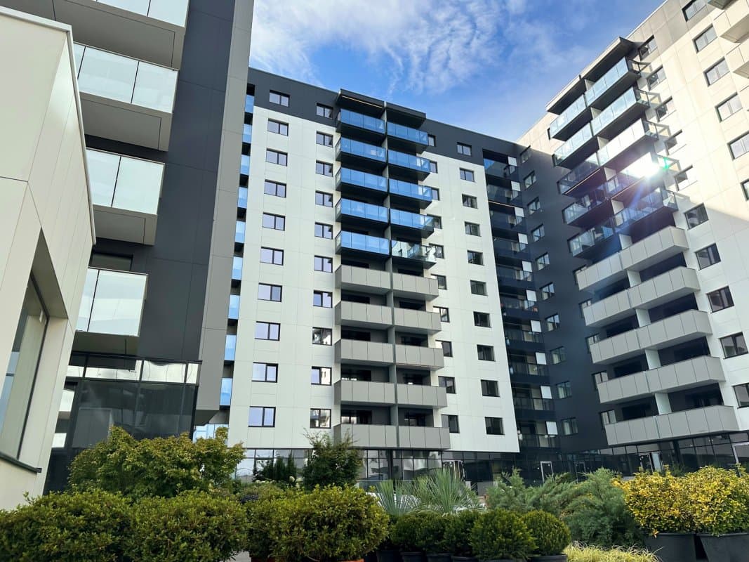 Bloc de apartamente cu balcoane, în zona Pipera