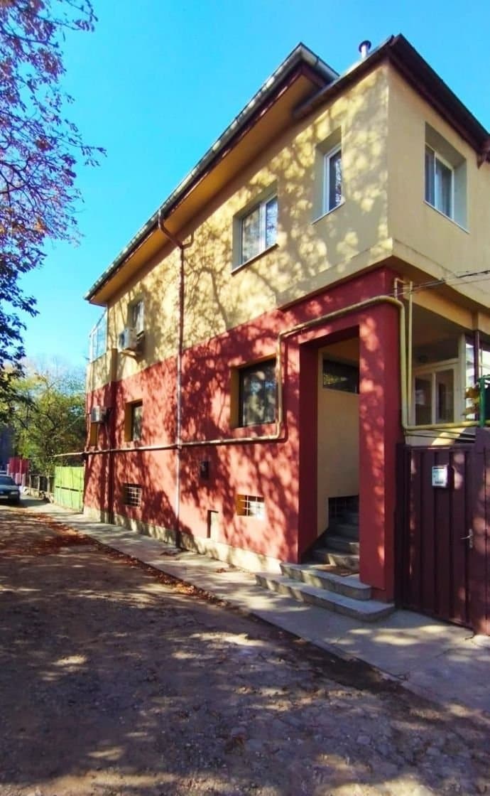 VAND PARTER+DEMISOL VILA + 416MP TEREN IN ZONA PARCUL CAROL-SOSEAUA VIILOR — Parcul Carol, București