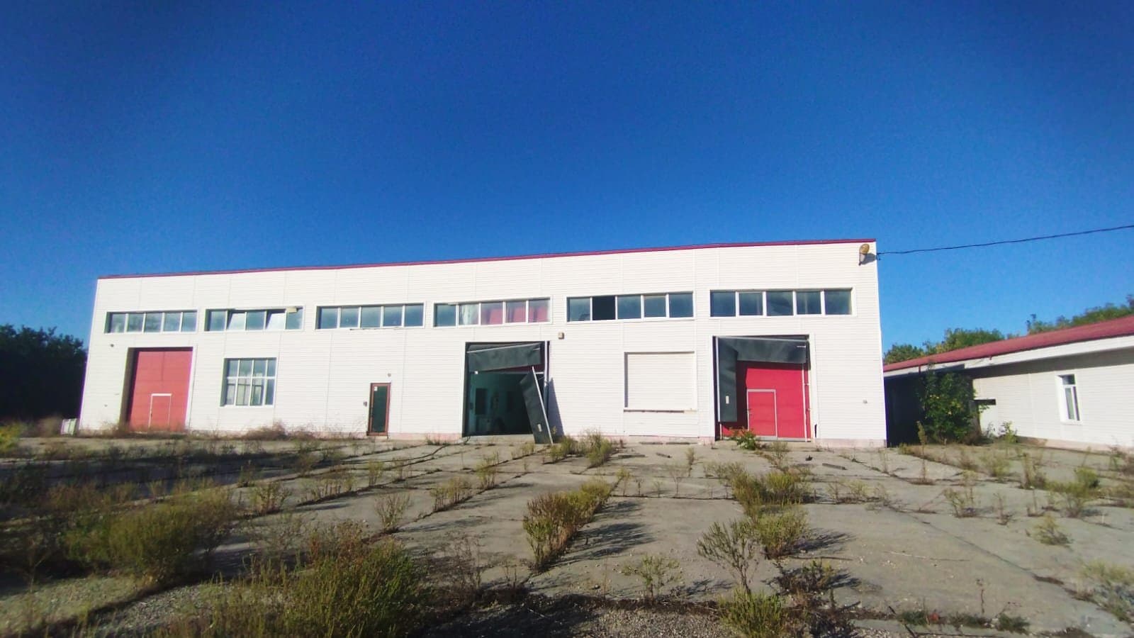 OCAZIE Complex industrial 4 hale producție + depozitare, 17.000 mp, des 180ml — Calugareni, Calugareni