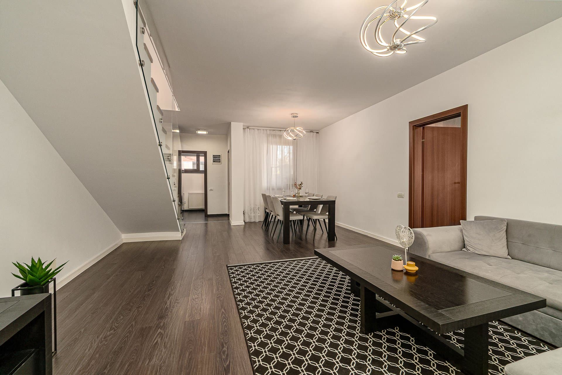 Casă ideală pentru familie–4 camere, curte amenajată, complex privat-securizat, București