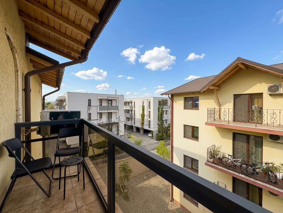 Balcon cu masă și scaune, vedere街