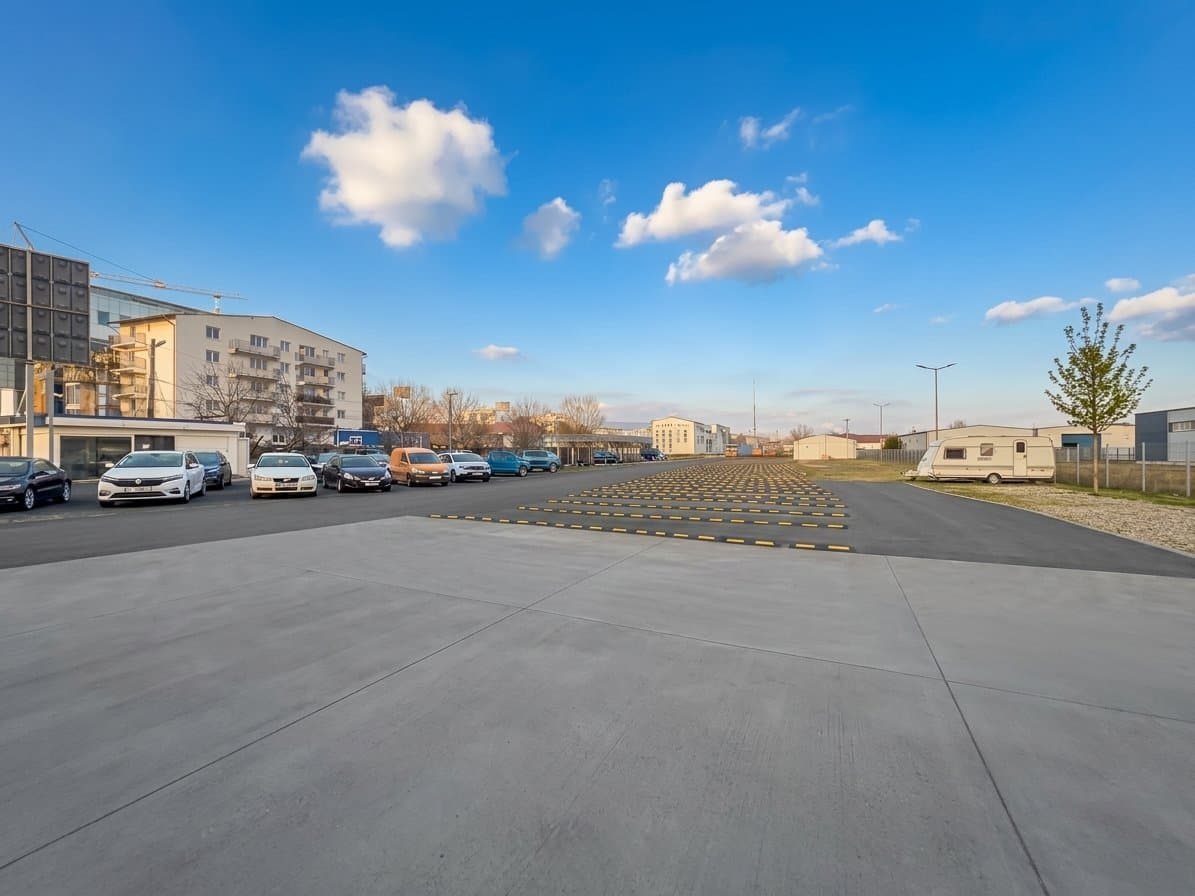 Teren De Inchiriat Otopeni/DN 1 (50m. deschidere) 2 € /mp — Central, Otopeni