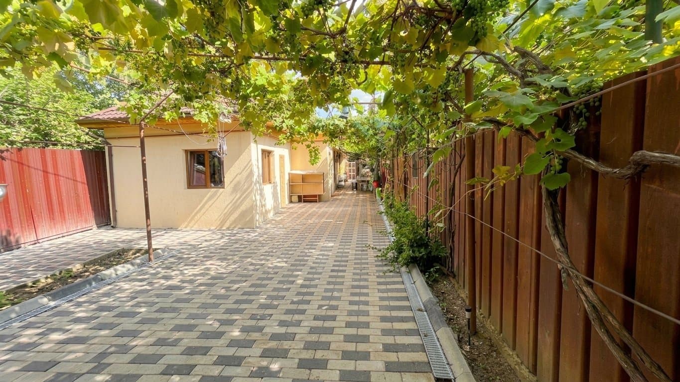 Casa 3 camere | 2 min Metrou Laminorului | Teren 241 mp | Renovata complet — Bucurestii Noi, București