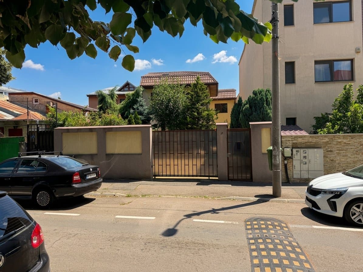 Casă individuală cu 4/5 locuri de parcare în Domenii — Domenii, București