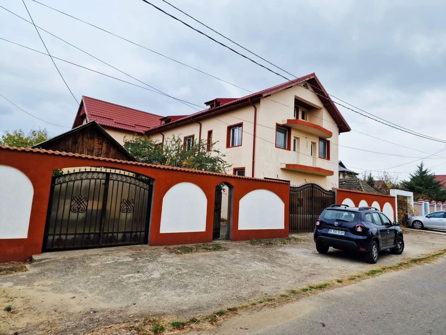 VIND VILA CU SPATIU INDUSTRIAL LOCUIT (pretabil afacere) DASCALU IF — Dascalu, Dascalu