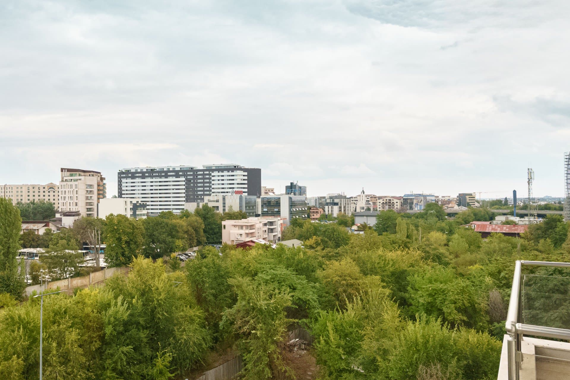 Șoseaua Nordului: Herastrau apartament 3600 euro + tva cu parcare subterană — Herastrau, București