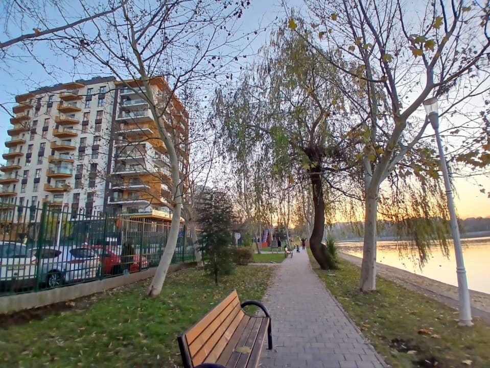 Satul de aglomerația din Nord: Privește spre cer și lac, nu spre alte blocuri! — Colentina, Bucuresti