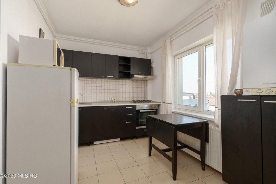 RECENT VANDUT! 1 Decembrie -Garsoniera spatioasa cu loc de parcare si boxa