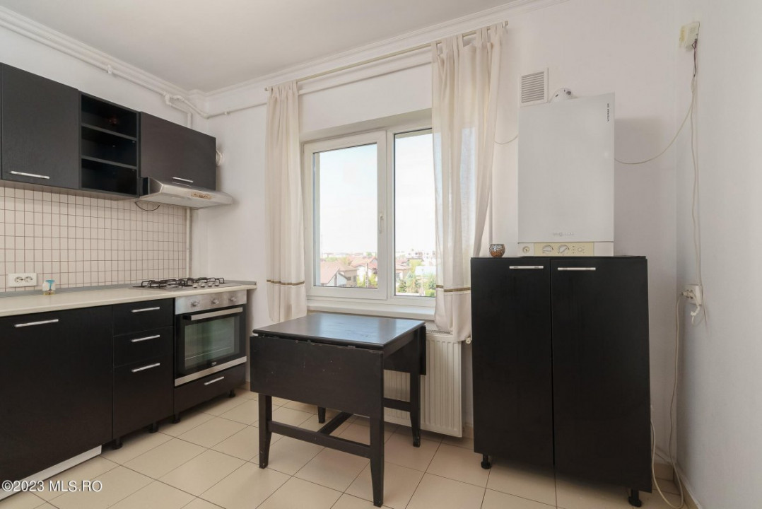 RECENT VANDUT! 1 Decembrie -Garsoniera spatioasa cu loc de parcare si boxa