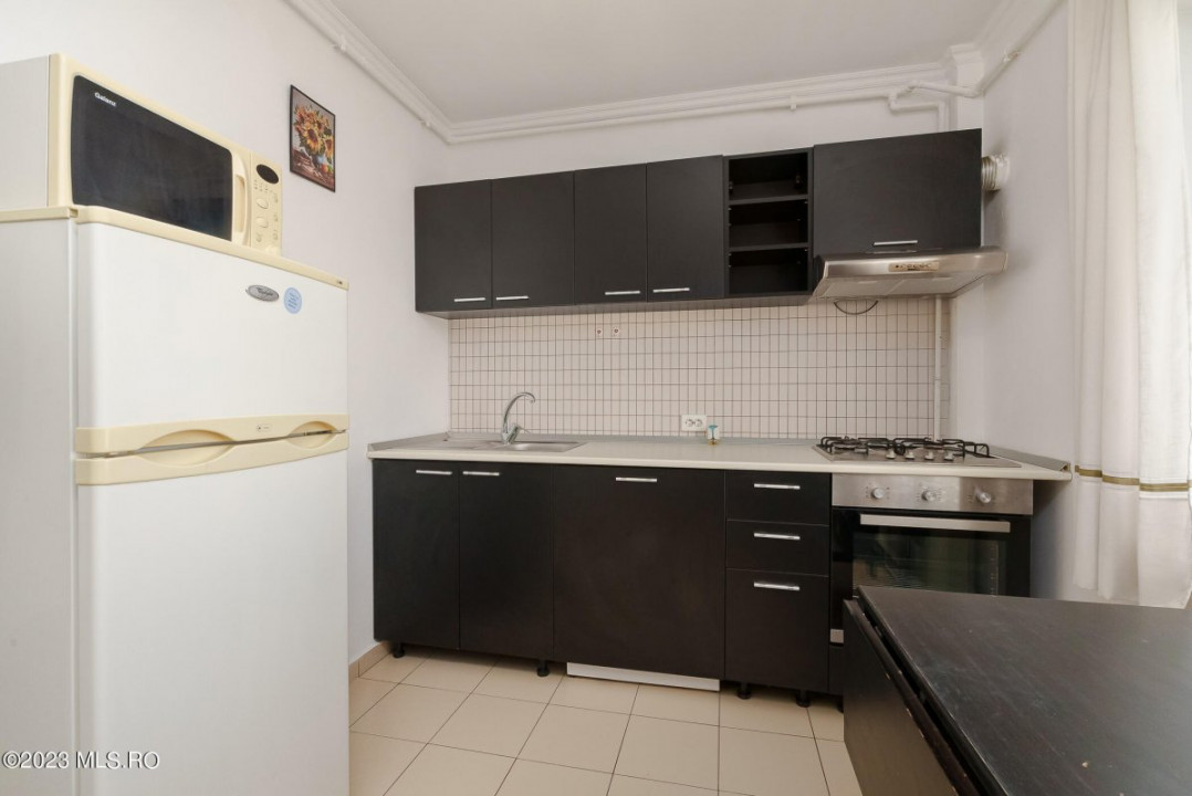 RECENT VANDUT! 1 Decembrie -Garsoniera spatioasa cu loc de parcare si boxa