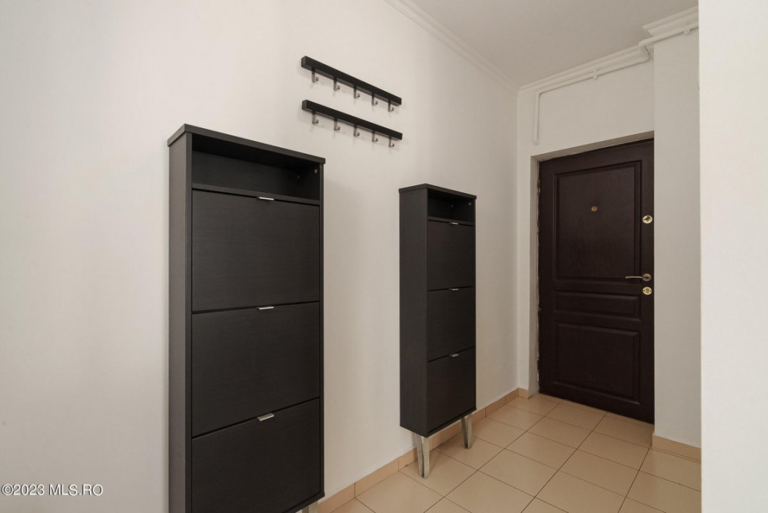 RECENT VANDUT! 1 Decembrie -Garsoniera spatioasa cu loc de parcare si boxa