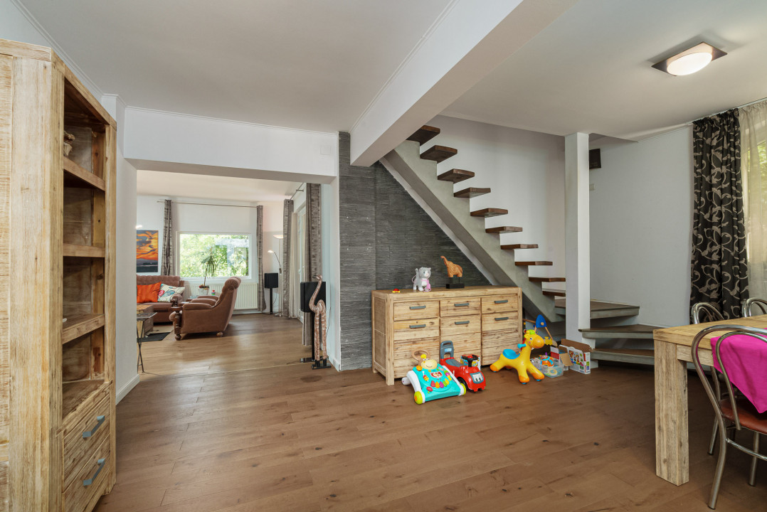 Vila individuala, 5 camere, teren generos si vegetatie matura - central Otopeni