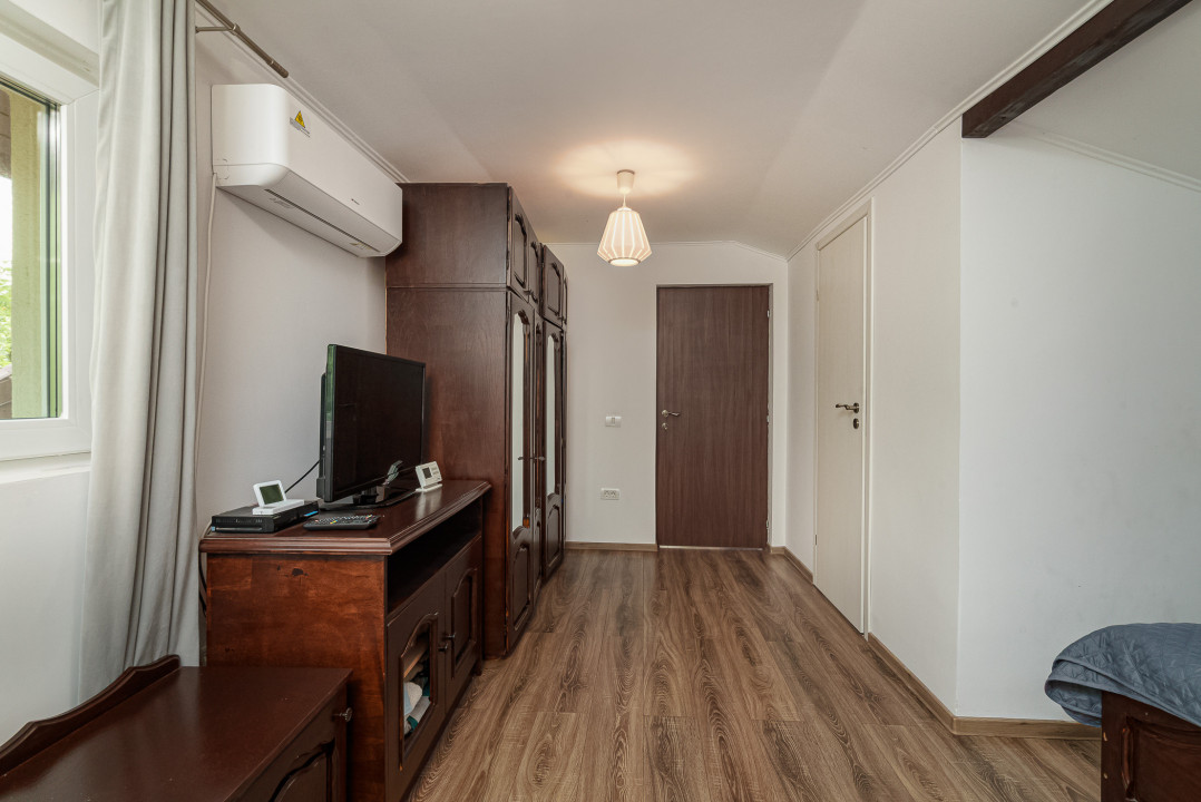 Vila individuala, 5 camere, teren generos si vegetatie matura - central Otopeni
