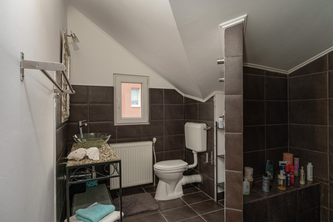 Vila individuala, 5 camere, teren generos si vegetatie matura - central Otopeni