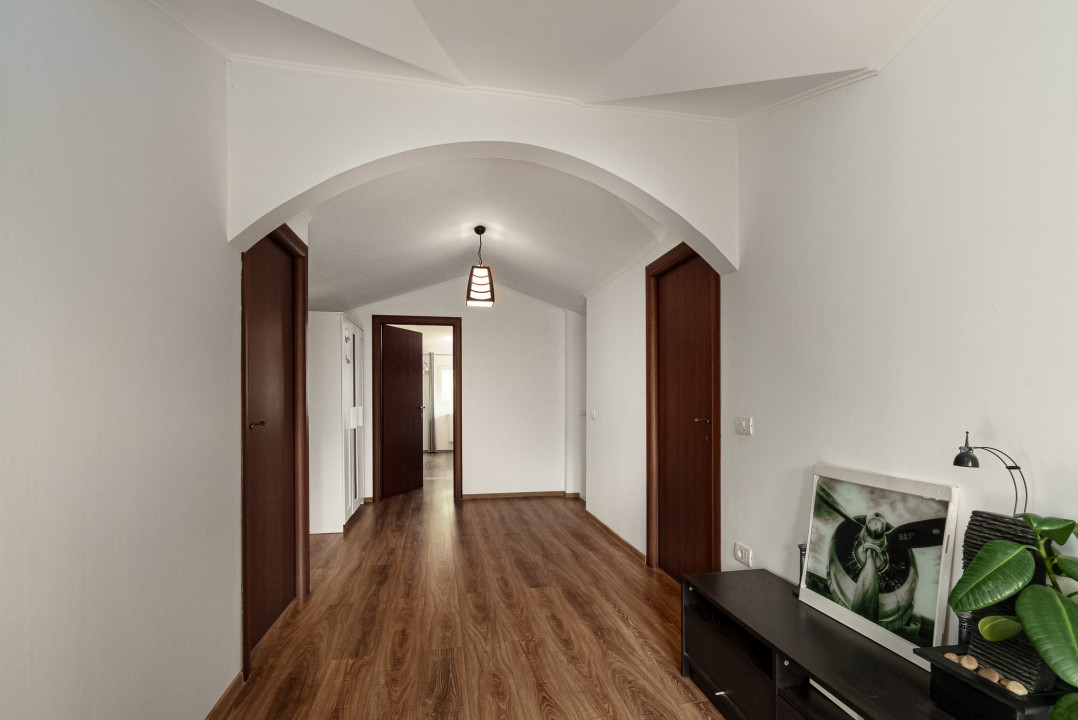 Vila individuala, 5 camere, teren generos si vegetatie matura - central Otopeni
