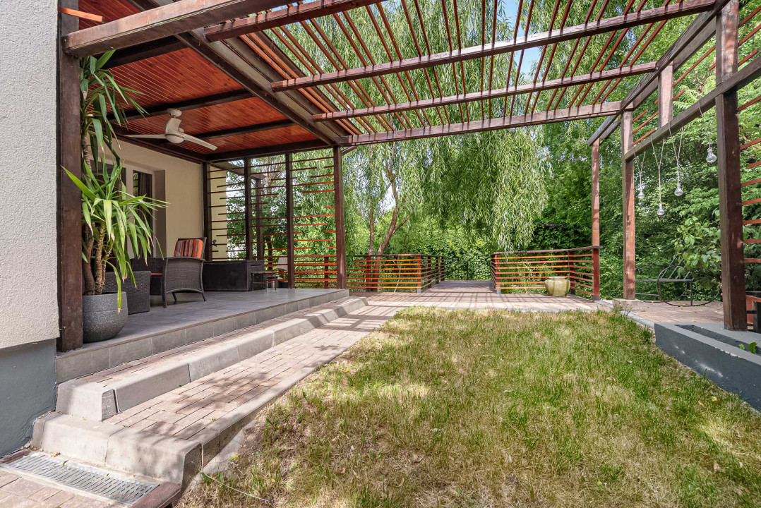 Vila individuala, 5 camere, teren generos si vegetatie matura - central Otopeni