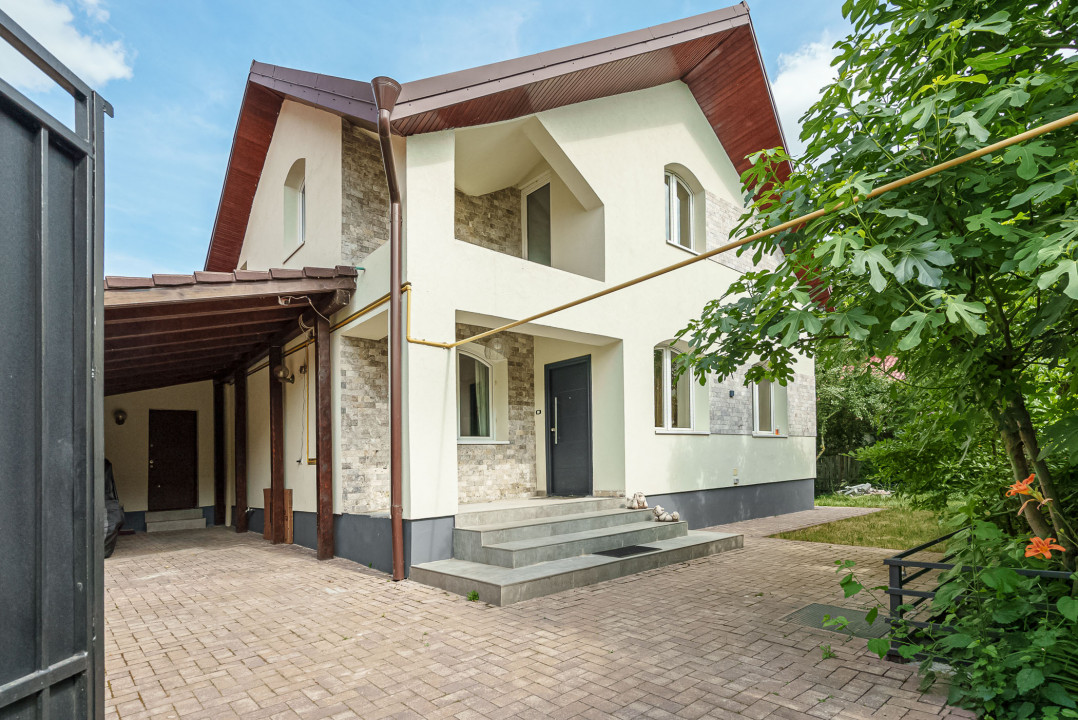 Vila individuala, 5 camere, teren generos si vegetatie matura - central Otopeni