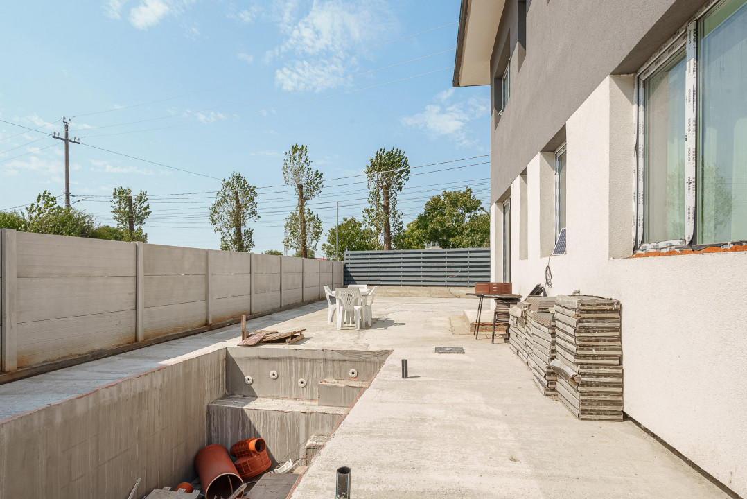 Vila cu piscina, excelent pozitionata, in Balotesti