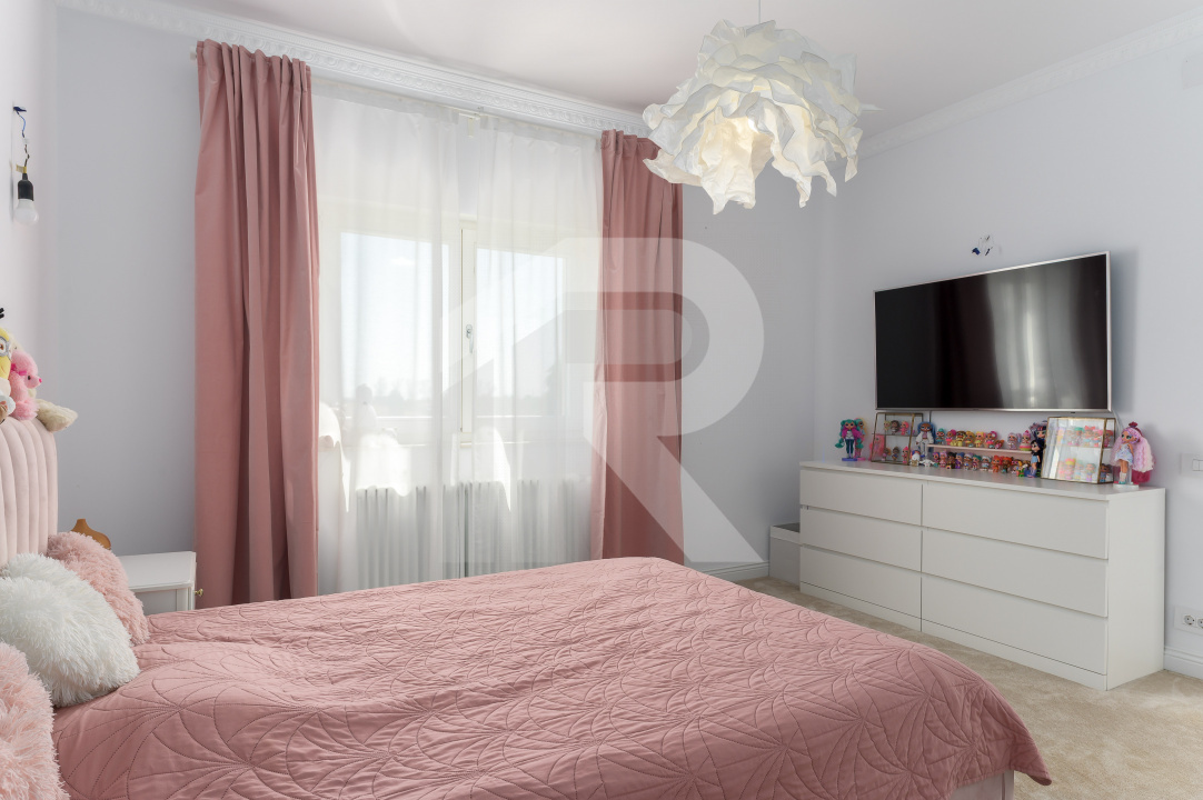 Vilă elegantă cu piscină și ieșire la Lac – Căciulați, Balotești