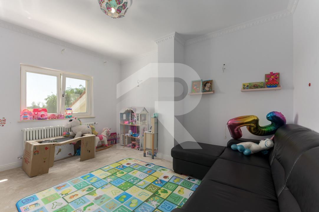 Vilă elegantă cu piscină și ieșire la Lac – Căciulați, Balotești