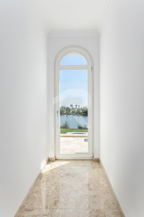 Vilă elegantă cu piscină și ieșire la Lac – Căciulați, Balotești