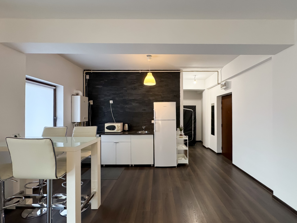 Salajan. Garsoniera mobilata, utilata si cu loc de parcare.