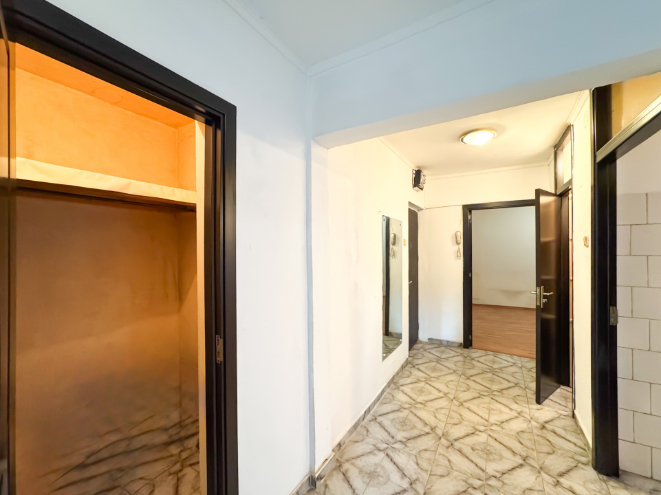 Un 3 camere corect. Si extrem de interesant!