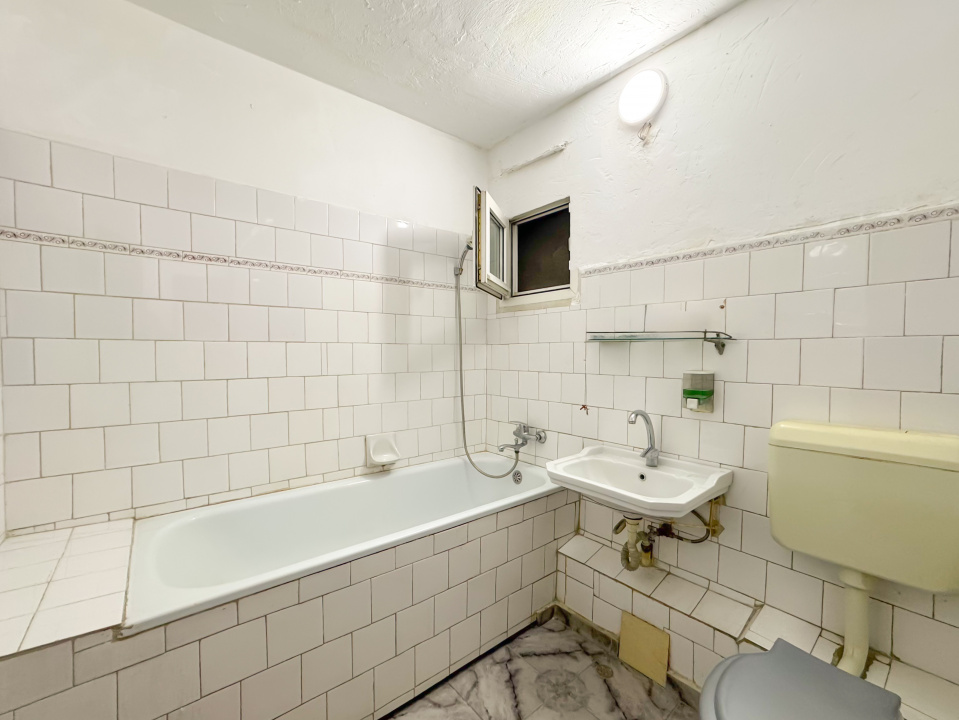 Un 3 camere corect. Si extrem de interesant!