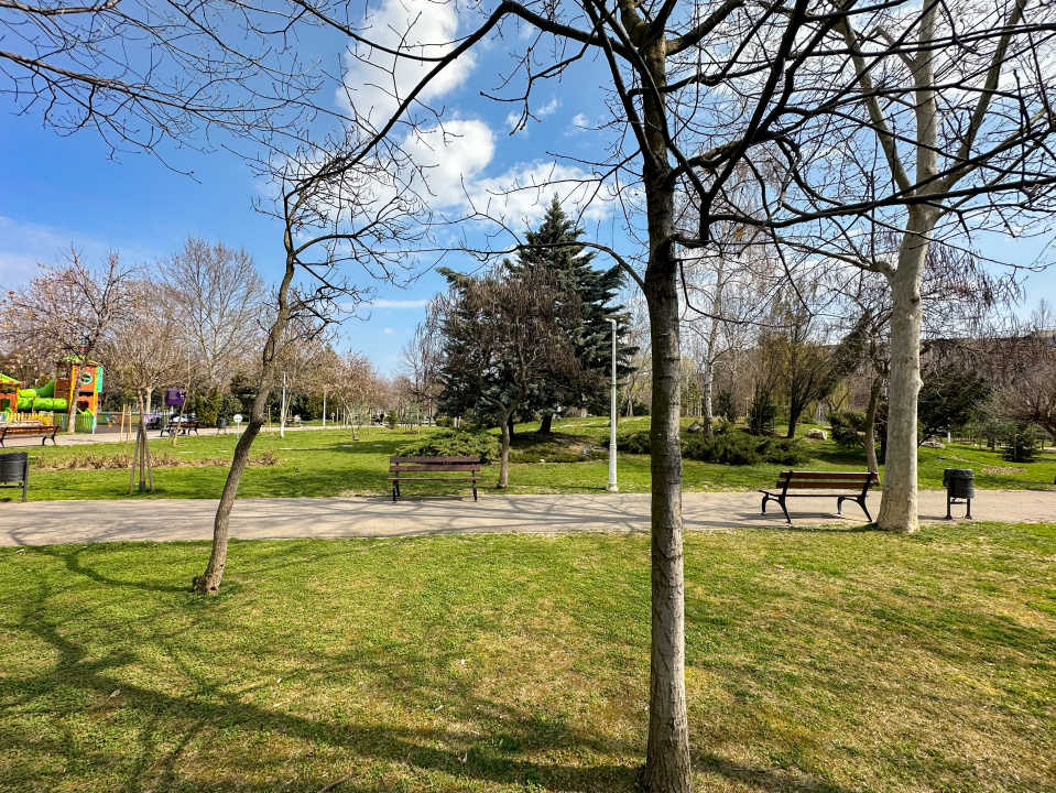 Lângă parc, renovat complet, gata să devină al tău. Totul nou!