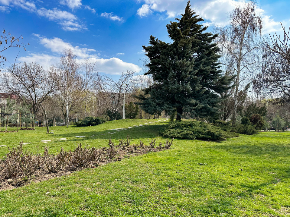 Lângă parc, renovat complet, gata să devină al tău. Totul nou!